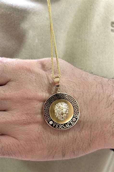 erkek altın kolye versace